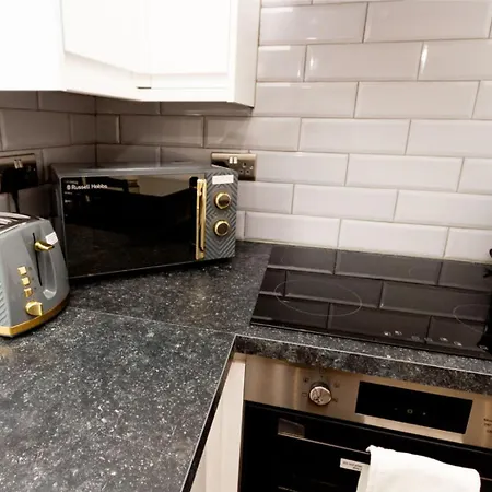 Charming 3mins From Airport Apartament *