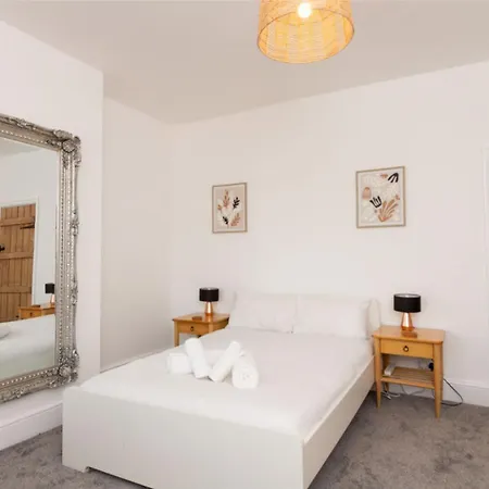Charming 3mins From Airport Apartament