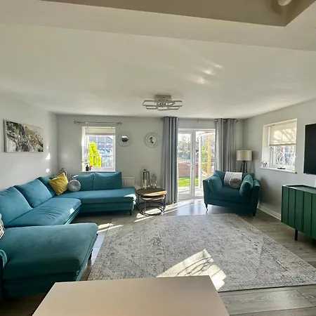 Stylish 4br Townhouse On Stretford Marina - Waterside In M32 דירה *