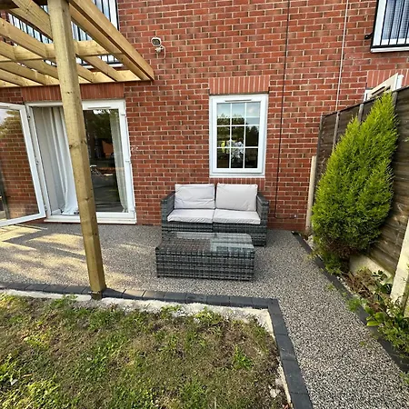 Stylish 4br Townhouse On Stretford Marina - Waterside In M32 דירה *