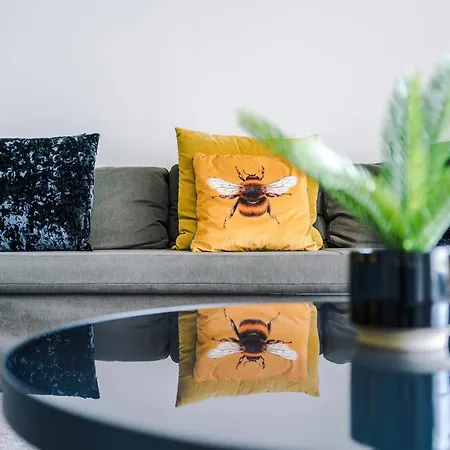 Charming Salford, Staycation, Wifi, Sleeps 5 マンチェスター