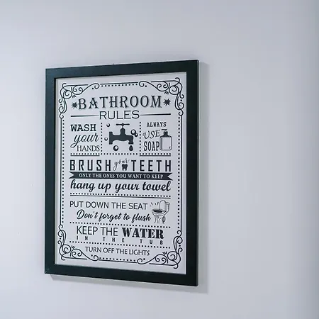 Charming Salford, Staycation, Wifi, Sleeps 5 *