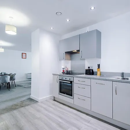 Charming Salford, Staycation, Wifi, Sleeps 5