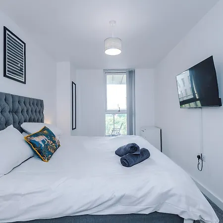 アパート Charming Salford, Staycation, Wifi, Sleeps 5
