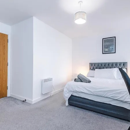 Charming Salford, Staycation, Wifi, Sleeps 5 アパート *