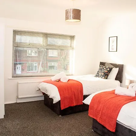 Comfortable 3 Bed House Apartment Manchester