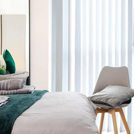 Apartment Modern Skyline *