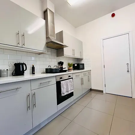 Spacious Victorian 5bedroom 5bathroom W Free Parking Casa vacanze *