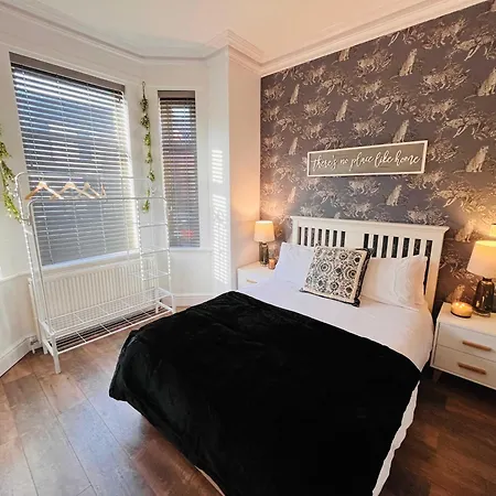 Spacious Victorian 5bedroom 5bathroom W Free Parking Casa vacanze