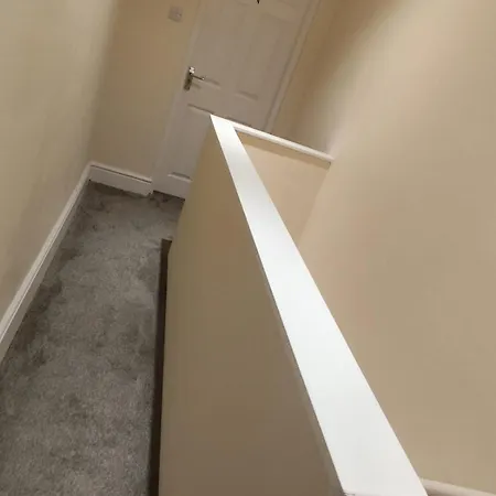 Gasthuis En-suite Double-bedroom In The Heart Of Salford Cr4 Perfect For Short