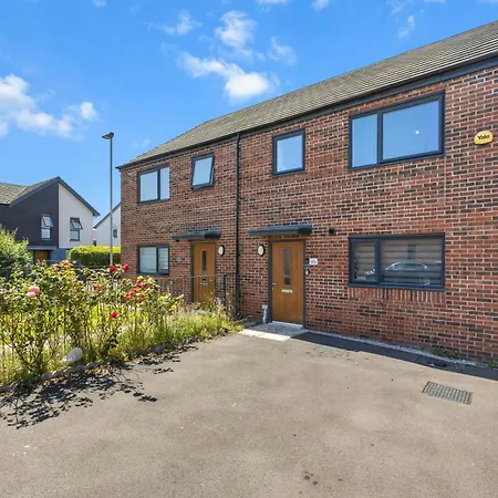 New Large Townhouse 3 Bedrooms 4 Beds And Parking Feriehus