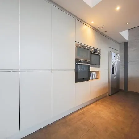 Extraordinary Penthouse - Whole In Centre * Manchester