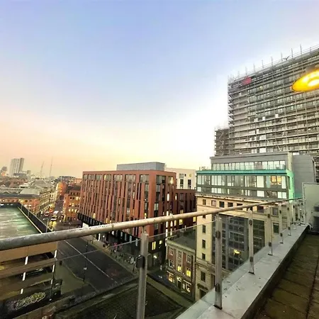 Extraordinary Penthouse - Whole In Centre *
