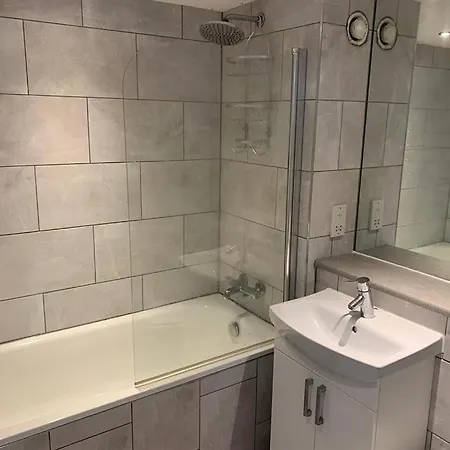 2 Bedroom Centre Apartment Manchester