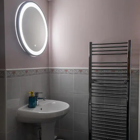 Gem With Stylish 2br Retreat And Free Carpark * マンチェスター