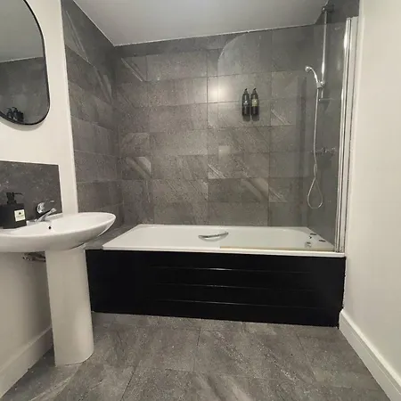 Deluxe Double Parking * マンチェスター