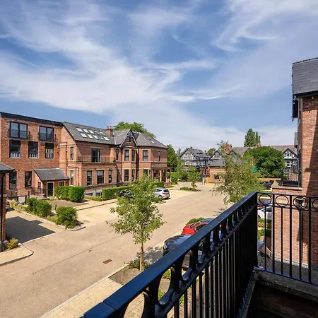 5 Bed Didsbury Garden Free Parking