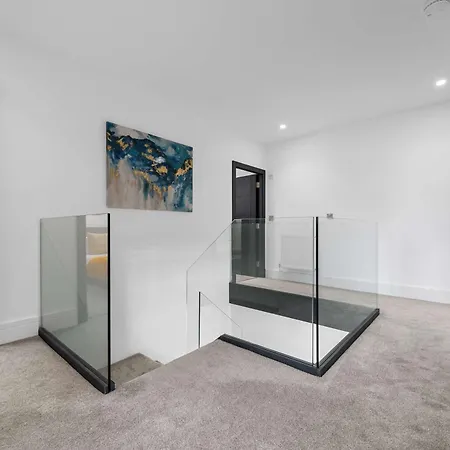 5 Bed Didsbury Garden Free Parking *