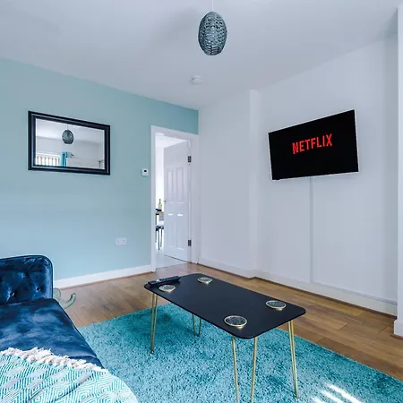 Σπίτι διακοπών Spacious 4br In With Parking & Wi-fi *