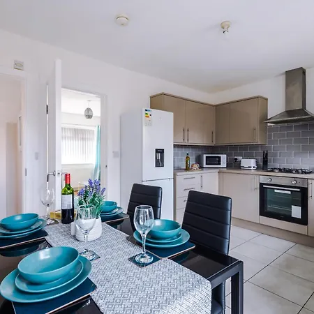 Spacious 4br In With Parking & Wi-fi Σπίτι διακοπών *