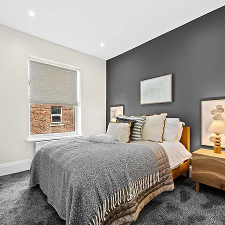 Sleeps 14 The Old Trafford Family Zen By Genesis Living * Манчестер