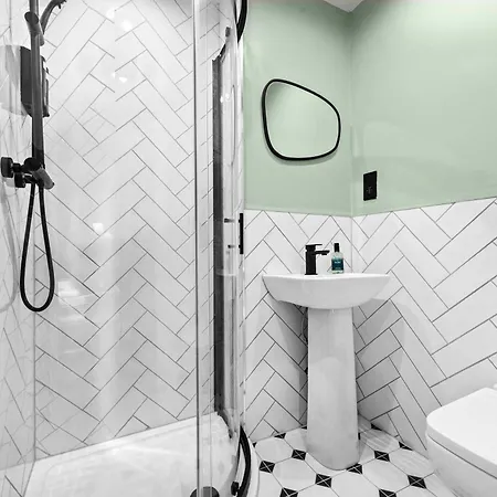 Дом отдыха Sleeps 14 The Old Trafford Family Zen By Genesis Living