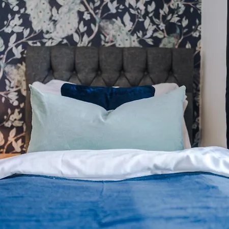 Stunning House By Purestay - 8 Beds With Free Parking Manchester