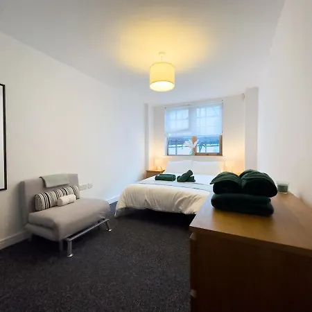 דירה Stylish Centre Flat - Balcony And Parking *