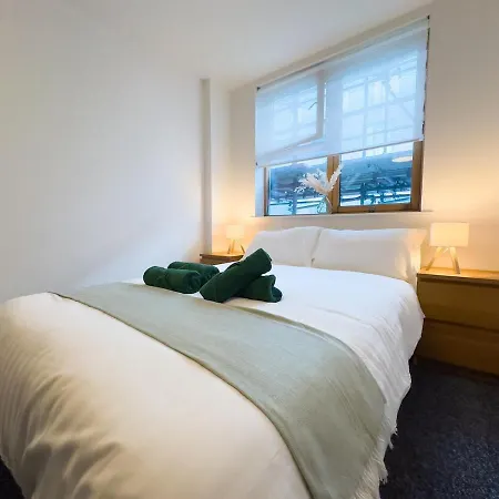 Stylish Centre Flat - Balcony And Parking דירה מנצ'סטר