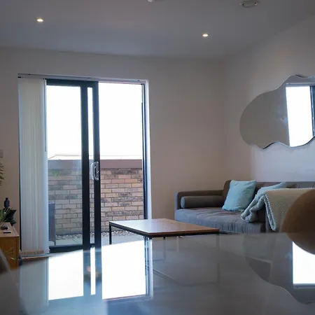 Luxury 2 Bed Penthouse Large Balcony *