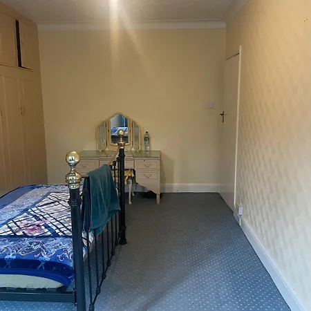 Double Bedroom In A Shared House Manchester
