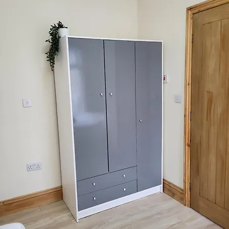 Homestay szállás In 6 Minutes Drive To Victoria Station *