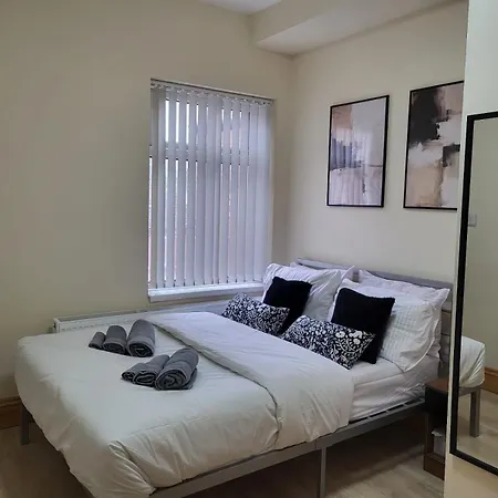Homestay szállás In 6 Minutes Drive To Victoria Station Manchester