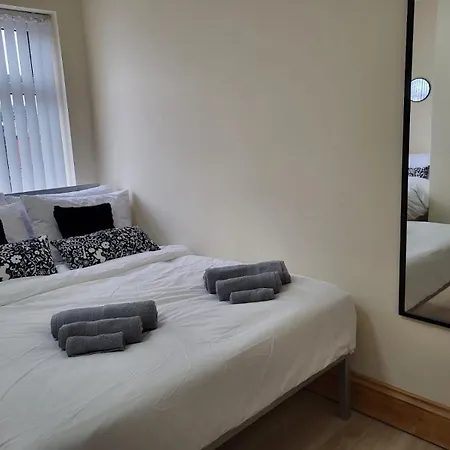 In 6 Minutes Drive To Victoria Station Homestay szállás