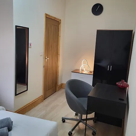 Homestay szállás In 6 Minutes Drive To Victoria Station *