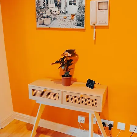 Gem With Stylish 2br Retreat And Free Carpark