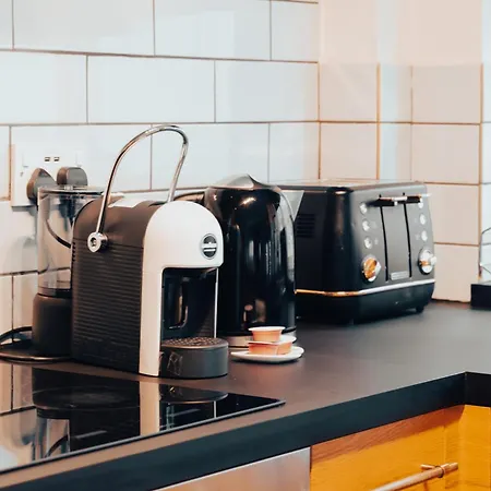 Gem With Stylish 2br Retreat And Free Carpark *