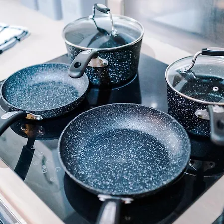 Stylish 2-bed Apartment, Sleeps 6, Free Parking Διαμέρισμα *