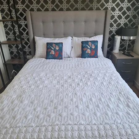 Stunning Canal View 2 Bedroom With Free Parking Manchester