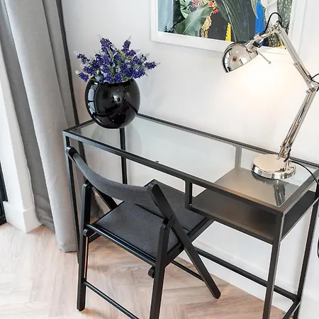 2 Bedroom, 2 Bathroom Apartment, Close To Mcr Centre *