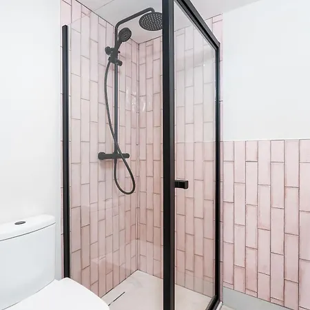 2 Bedroom, 2 Bathroom Apartment, Close To Mcr Centre Apartman *