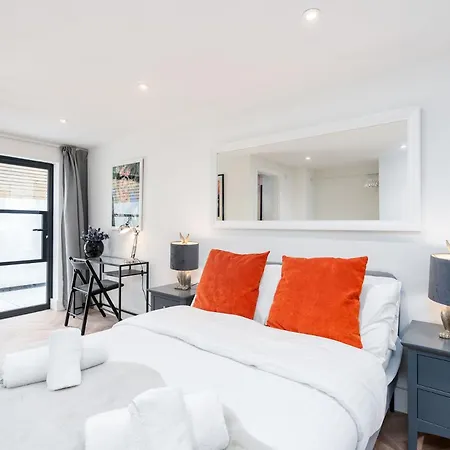 2 Bedroom, 2 Bathroom Apartment, Close To Mcr Centre