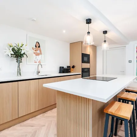 2 Bedroom, 2 Bathroom Apartment, Close To Mcr Centre Apartman *