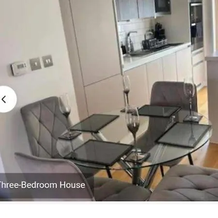 3 Bed-sleeps 6-city Centre-free Parking