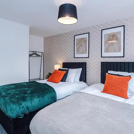 Vakantiehuis Large 4br House, Sleeps 8, Parking, Full Kitchen, Ideal For Groups, Family, Contractors Manchester