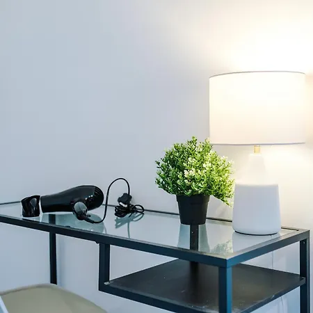 Large 4br House, Sleeps 8, Parking, Full Kitchen, Ideal For Groups, Family, Contractors *