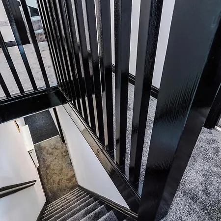 Дом отдыха Spacious 4br House, Sleeps 8, Parking, Full Kitchen, Ideal For Groups, Family, Contractors
