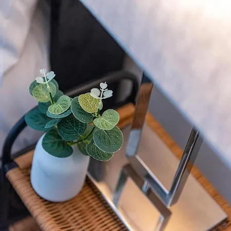 2 Bedroom Flat By Eccles Station With Communal Rooftop Garden マンチェスター