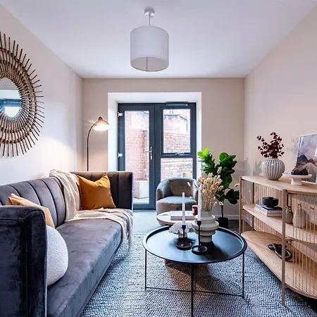 2 Bedroom Flat By Eccles Station With Communal Rooftop Garden アパート *