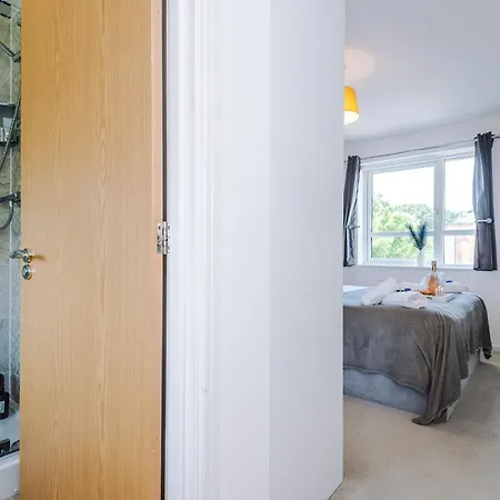 Stunning Riverside 3-bed By 53 Degrees In With Garden & Free Parking! וילה
